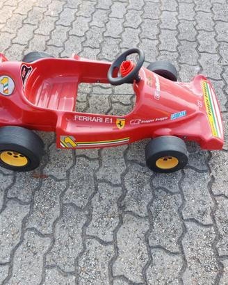 Macchinina a pedali ferrari