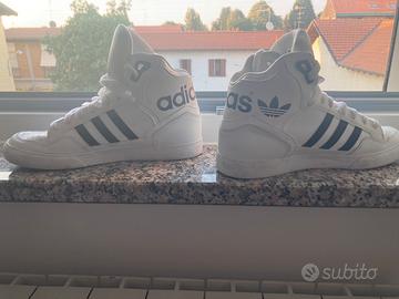 Stock stivaletti adidas originali