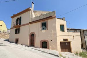 CASA SEMINDIPENDENTE A MOZZAGROGNA