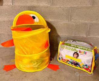 Piscina con palline bimbo