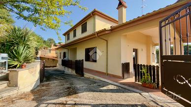 VILLA SINGOLA A CASTELNUOVO DI PORTO