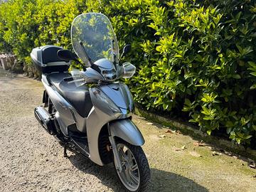 SH 3000, anno 2019, 76.000km,  € 2100