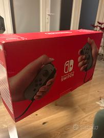 Nintendo Switch grigia + caricabatterie nuovo