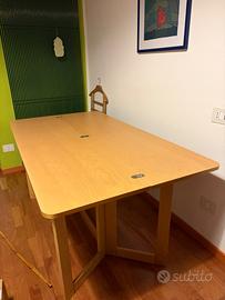 Tavolo a ribalta in legno con cassetto