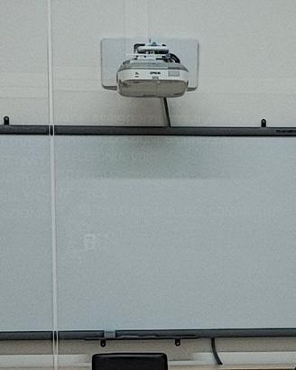 Videoproiettore ottica corta Epson e LIM