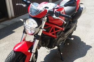 Ducati monster 696