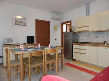 Unità su 2 piani, 3 camere, 2 bagni e 2 posti auto