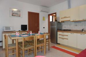 Unità su 2 piani, 3 camere, 2 bagni e 2 posti auto