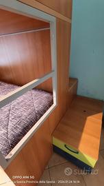 letti ponte con scala/contenitore