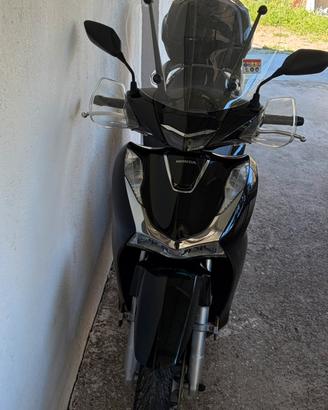 Scooter Sh 150