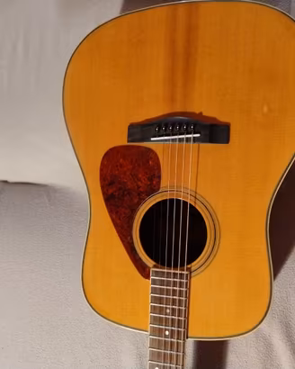 Chitarra acustica