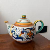 Teiera in ceramica Deruta dipinta a mano