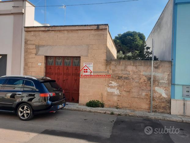 Locale deposito con bagno e giardino a Melissano