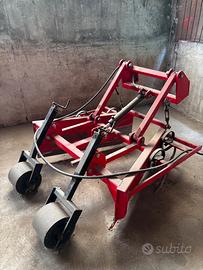 Affossatore per cordoli, attacco frontale