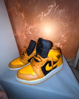 Nike Air Jordan Mid Taxi (W)