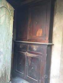 Credenza a muro d'antiquariato dell'ottocento