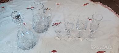 Set bicchieri con brocca e bottiglia