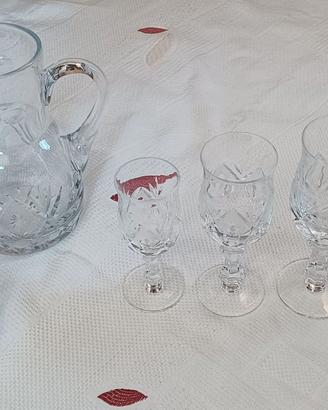 Set bicchieri con brocca e bottiglia