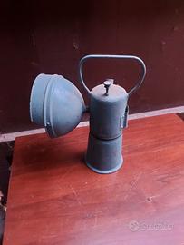 Lampada antica a carburo