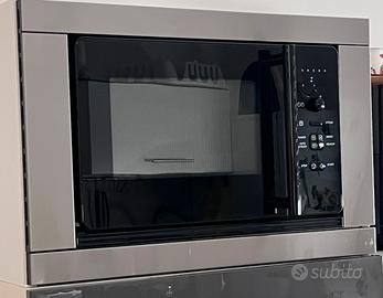 Forno a micronde incassato libera installazione
