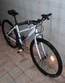Bici Btwin Rockrider 300.
Cambio Shimano 3x6 