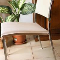 sedie in acciaio e stoffa