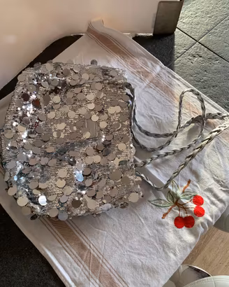 Tote bag in paillettes argento