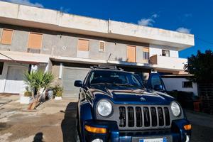 Jeep cherokee KJ 2004