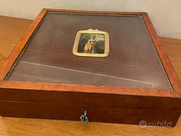 Scatola radica con miniatura  su avorio