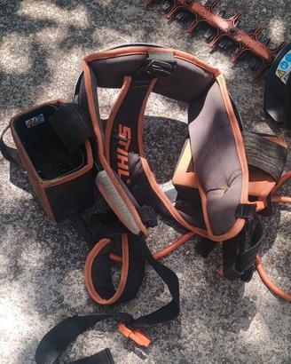 Tagliasiepi a batteria STIHL hsa 94r con tracolla