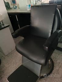 Poltrona nera retrò per parrucchieri e barbieri