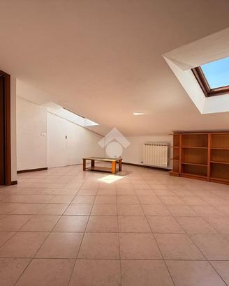 4 LOCALI A SARZANA