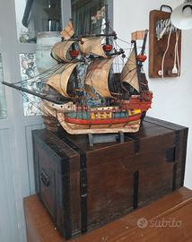 galeone e baule vintage