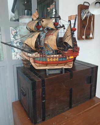 galeone e baule vintage