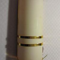 Lampada da parete laccata oro con vetro satinato