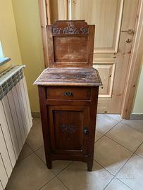 Mobiletto in legno