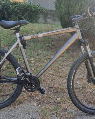 Bicicletta  MTB Rockrider – Bici con Freni a Disco