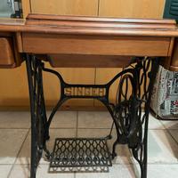 Macchina da cucire antica