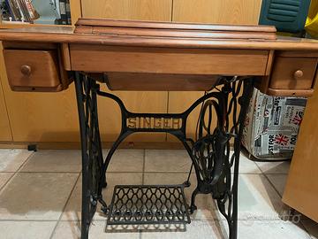 Macchina da cucire antica