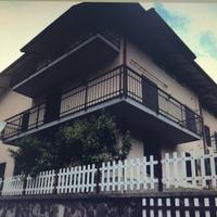 Porzione di casa con due appartamenti