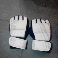 Guanti da allenamento della OUTSHOCK