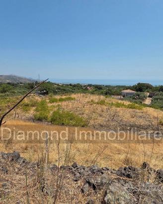 Terreno agricolo con fabbricato a Piedimonte Etneo