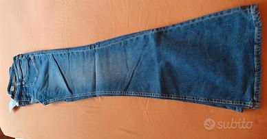 Jeans blu H&M a zampa