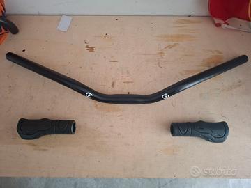 Manubrio e manopole bici trekking 