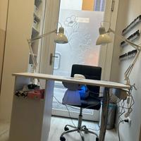 tavolo professionale per ricostruzione e manicure 