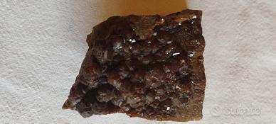 Granato grossularia cristalli su matrice(Piemonte)