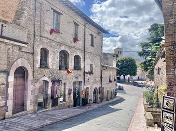 CASA SEMINDIPENDENTE A ASSISI