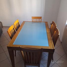 tavolo allungabile con le sedie 