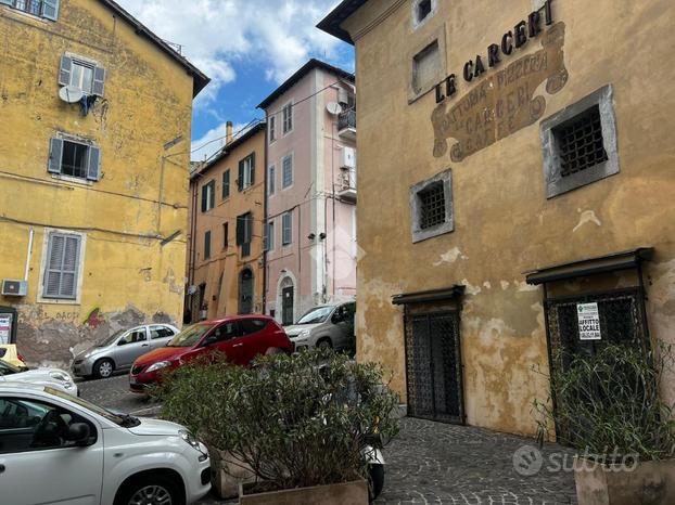 NEGOZIO A GENZANO DI ROMA