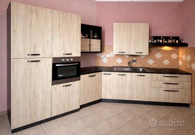 Cucina completa con elettrodomestici legno nero